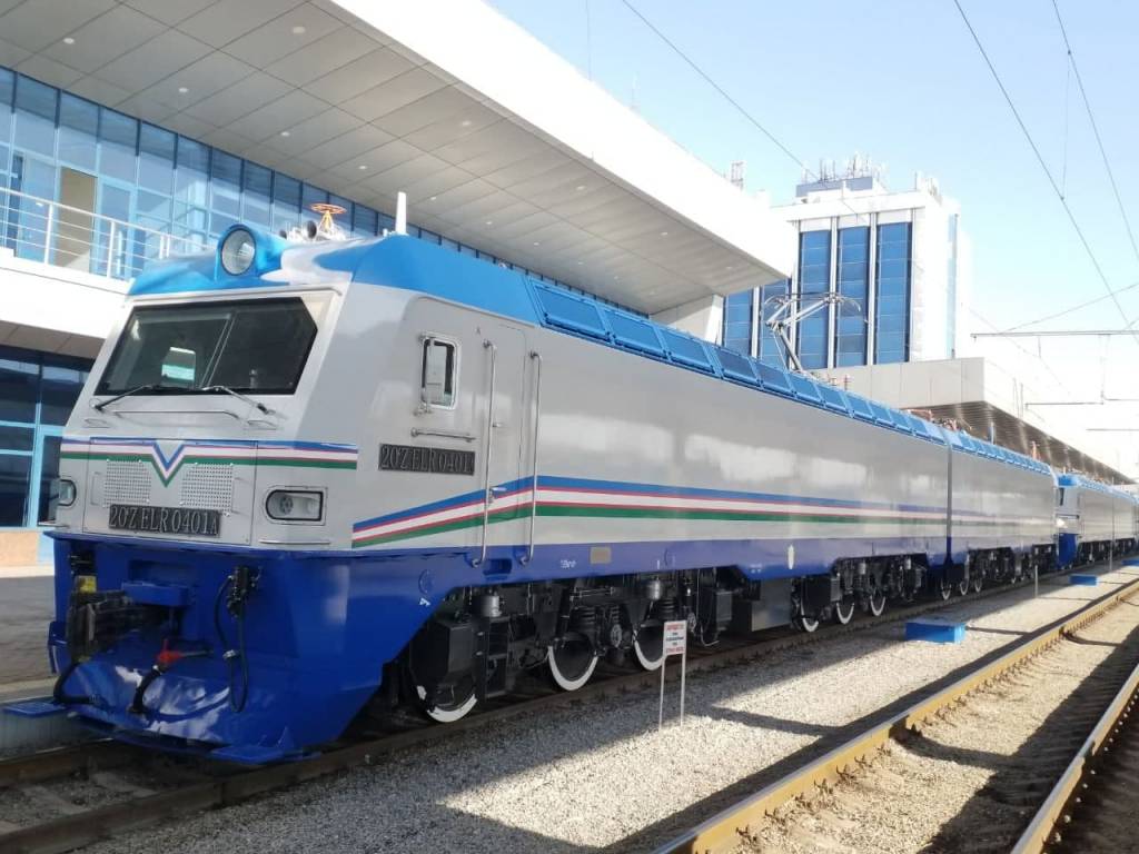 Хитойдан мамлакатимизга  юқори қувватга эга бўлган юк ва йўловчи локомотивлари олиб келинмоқда