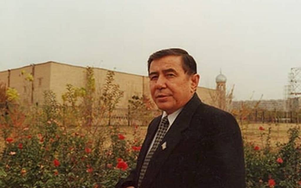 Уткир хашимов фото. Уткир хашимов узбекский писатель. Уткир хошимов ижоди. Уткир хашимов. Уткир джон.
