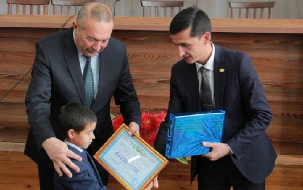 Ёш китобхон танлови ғолибига “Спарк” автомашинаси берилади