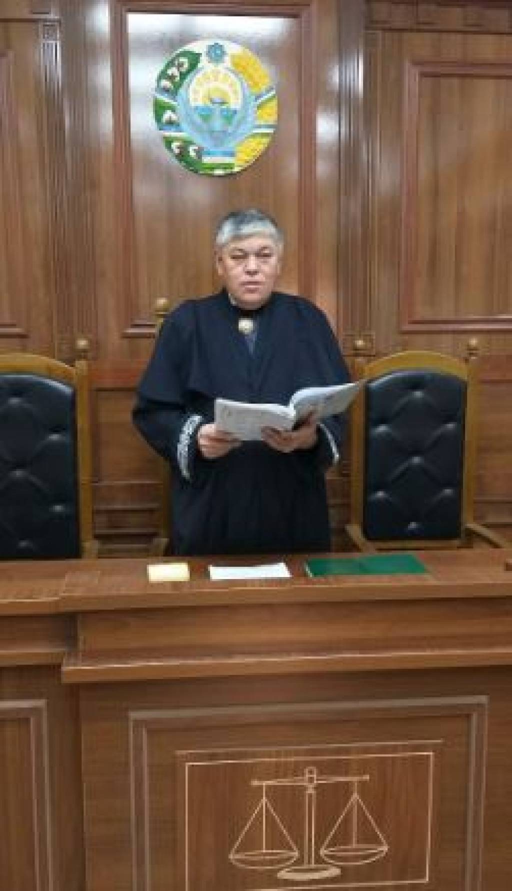 Суд раиси илк бор мантия кийиб оилавий низо билан боғлиқ биринчи инстанция​ ишини кўрди ​