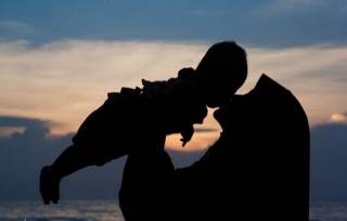 КУН ФАЗИЛАТИ: Инсон онасига яхшилик қилиш билан ҳам Аллоҳнинг буйруғини бажарганлик савобига етади...