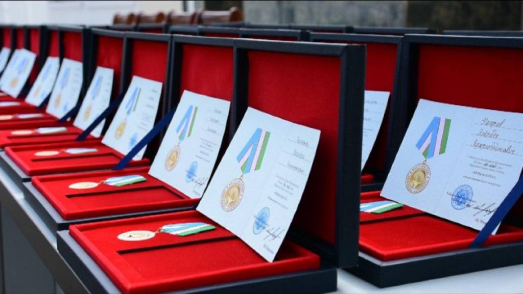 Бир гуруҳ ФВВ ходимлари “Меҳр-саховат” кўкрак нишони билан тақдирланди