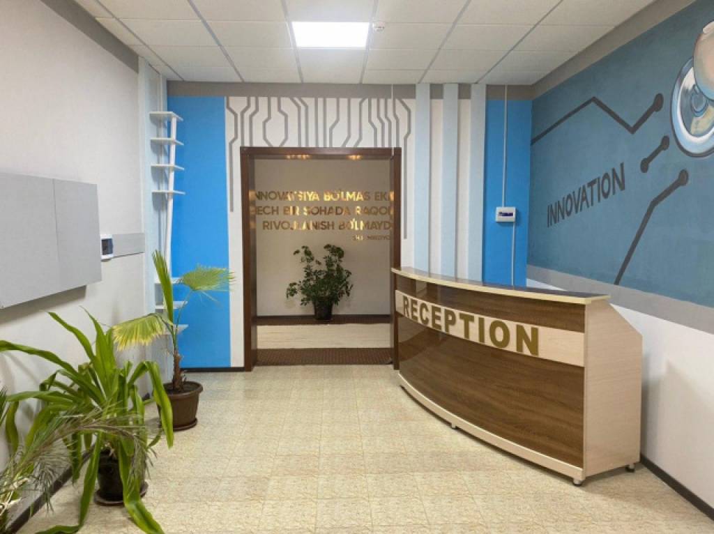 Инновацион ривожланиш вазири Фарғонадаги «Ёшлар инновация маркази» га ташриф буюрди