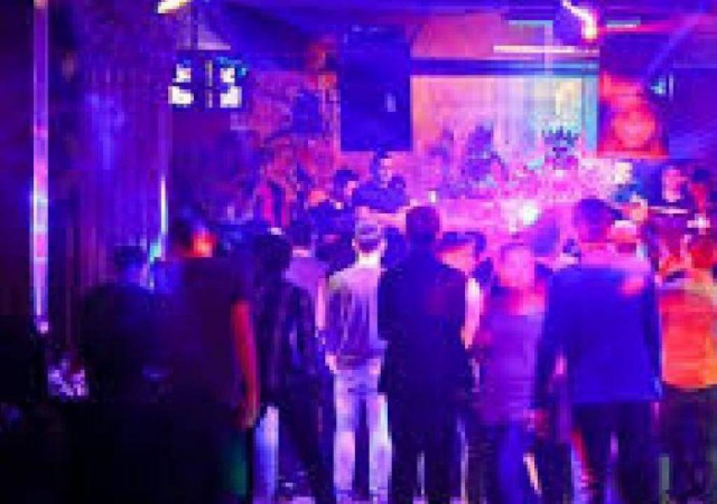 Bassiani club в самарканде. девушки в самарканде в клубе танцуют. Sharq клуб самарканд. клубы самарканда. ночной клуб самарканд.