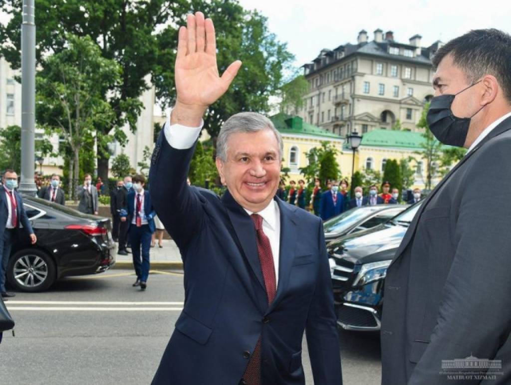President meets with compatriots