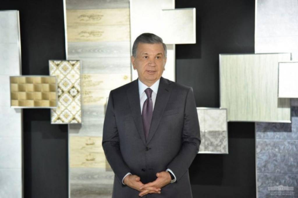 President gets acquainted with small industrial zone’s possibilities