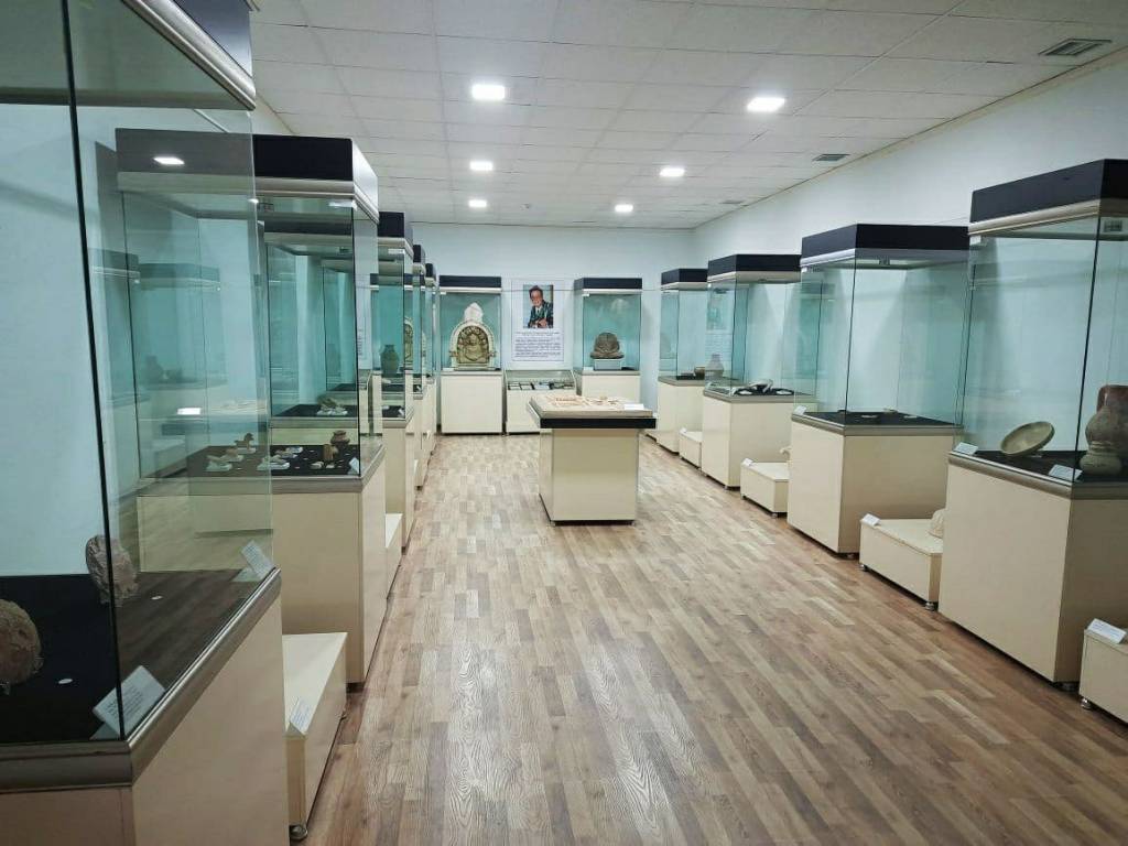 Pikapchi Erik Sankt-Peterburglik kaltakni tahlil qilmoqda (toliq video) Onamni tomosha qilish haqida jinsiy hikoyalar