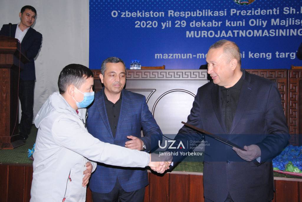 Жиззах вилоят  хокими  билан учрашувларда  ёшлар муаммоларига ечим топилмоқда