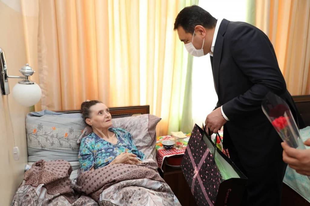 Buxgalter porno video Ostin-ustun siltanish