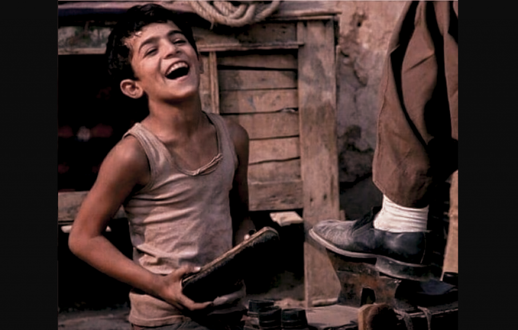 Видеода жыныстық қатынасқа түскен қазақ әйелдері Юбкадағы сатушымен порно