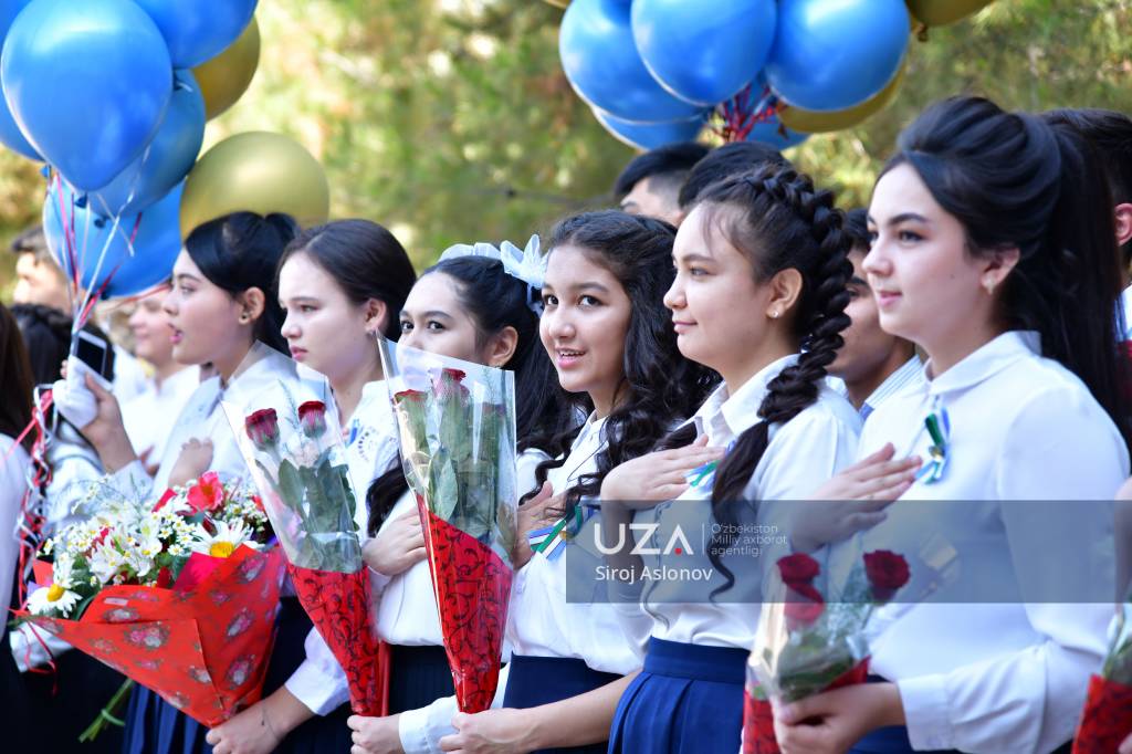 Xotinning külotsiz fotosurati