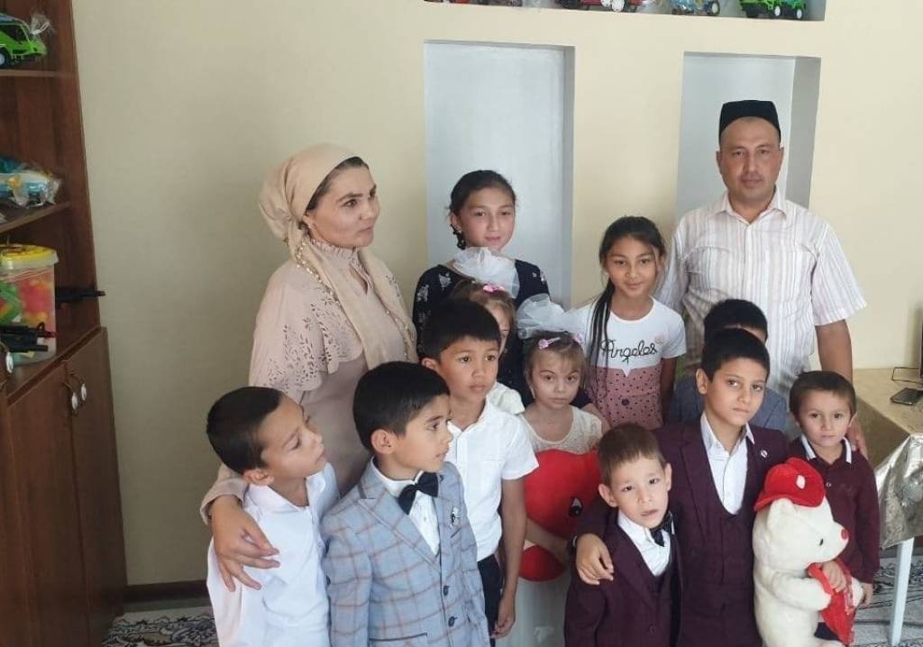 Olti nafar mehribonlik uyi tarbiyalanuvchilari oilaviy bolalar uyiga berildi