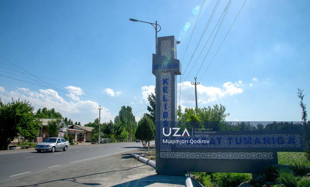 Yosh qizning katta kokraklari bilan jinsiy aloqa video