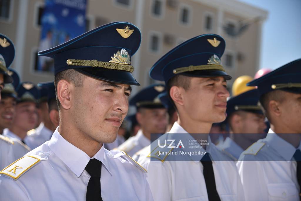 Tukli mushuklar bilan loli