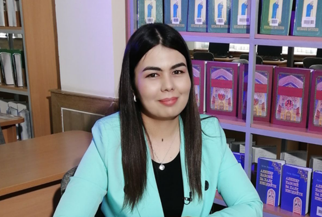 Xo‘janiyazova Shoxnoza Satimboyevnaning filologiya fanlari bo‘yicha falsafa doktori (PhD) dissertatsiyasining himoyasi to‘g‘risida