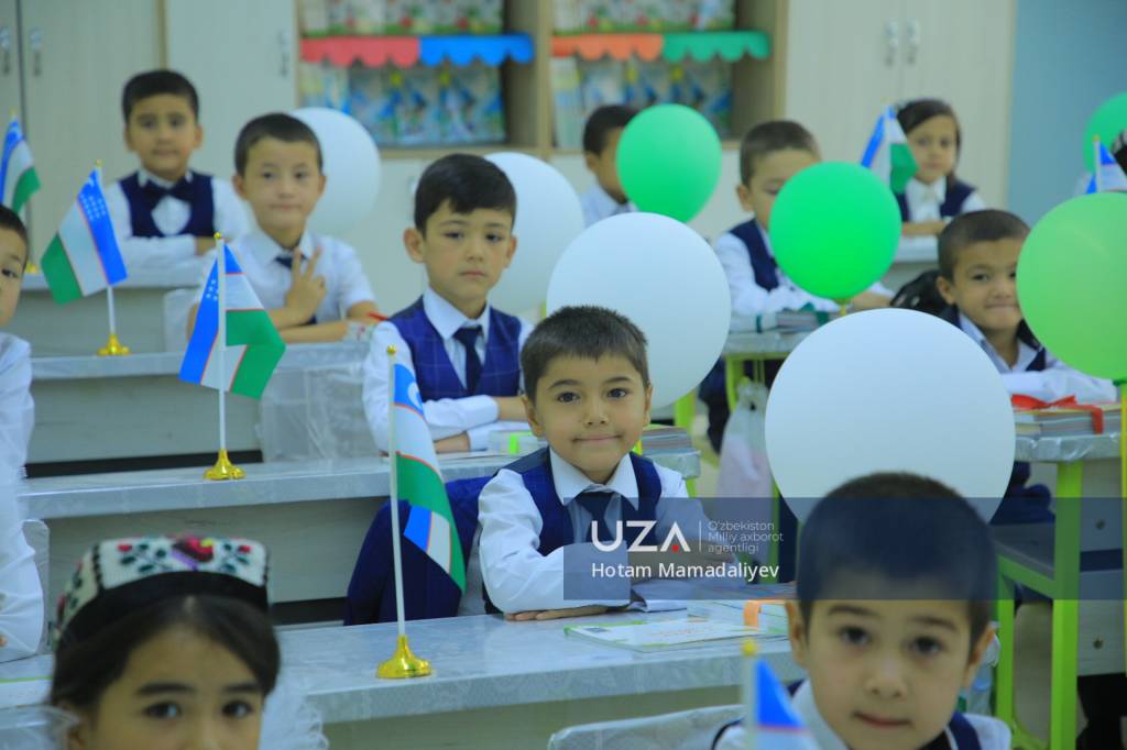 Yangi maktab ilk o‘quvchilarini bag‘riga oldi