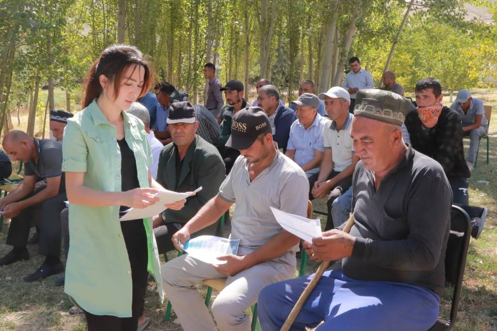 Internetda porno tomosha qilmaslikni iltimos qiladi.