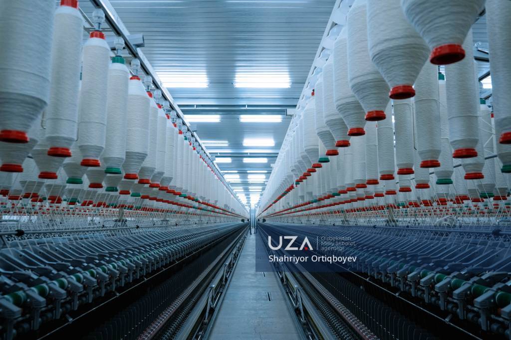 Экспорт завода. Фабрику ниточную на Савеловской. Toqimachilik. To`qimachilik. Top view of Textile Factory.