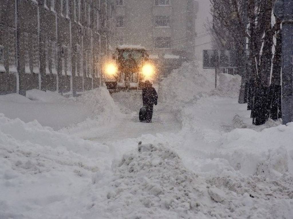 атмосферные осадки снег. снежные завалы в москве. осадки в виде снега. виды снежных осадков. большие осадки снега.