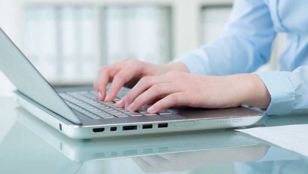 Gimnastikachining qinidagi jinsiy olatni bolinish