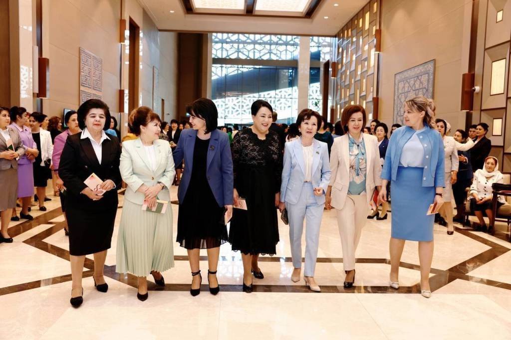 Brazzers HD formatda pornoni qorqitish