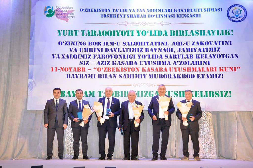 Porno toshakda ertalab jinsiy aloqa