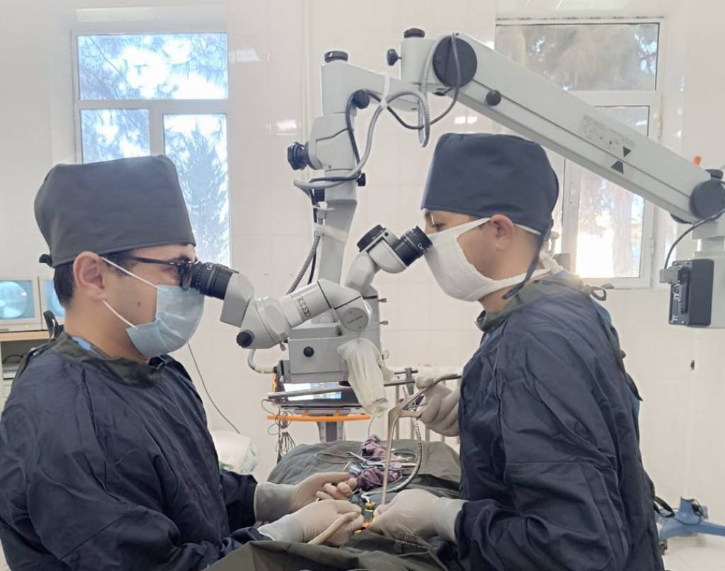 Karate murabbiyi Edik bilan jinsiy aloqa Uyda rus porno, guruh jinsiy aloqa