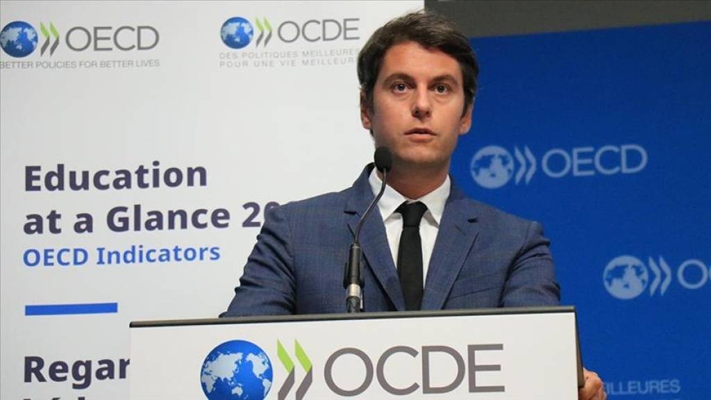 加布里埃尔·阿塔尔就任法国新总理