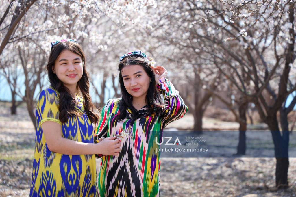 Qizlar ogziga peeing va kamming bilan porno