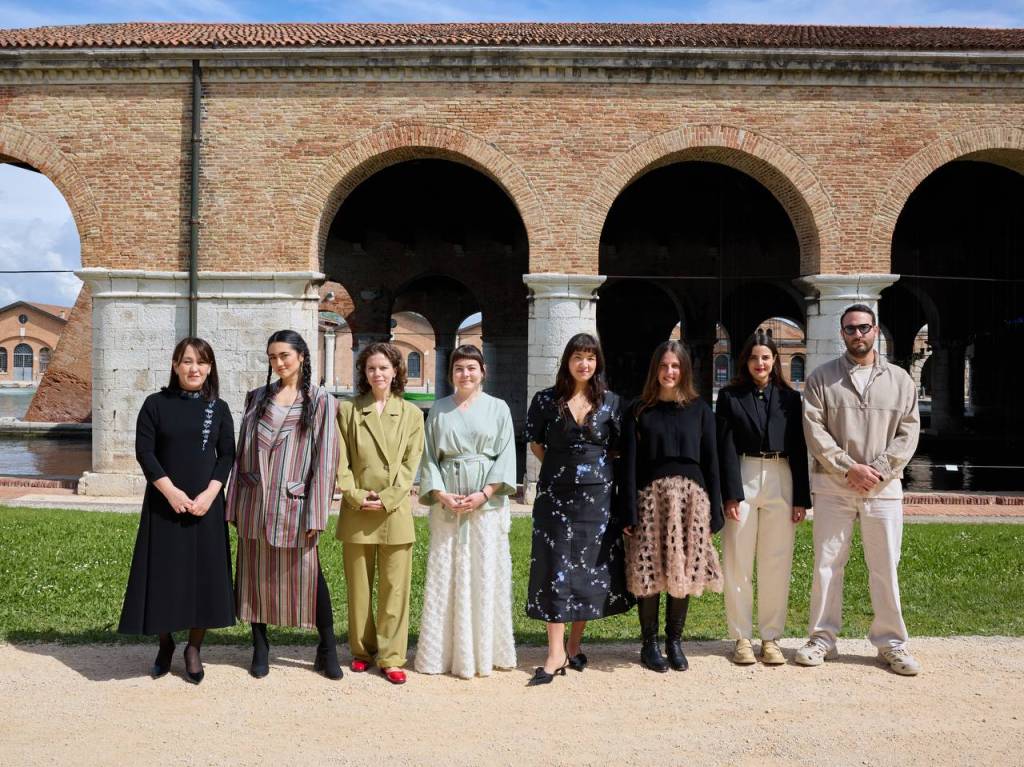 Eski sochli ayollar bilan jinsiy aloqa porno Uyda rus oilaviy jinsiy aloqa