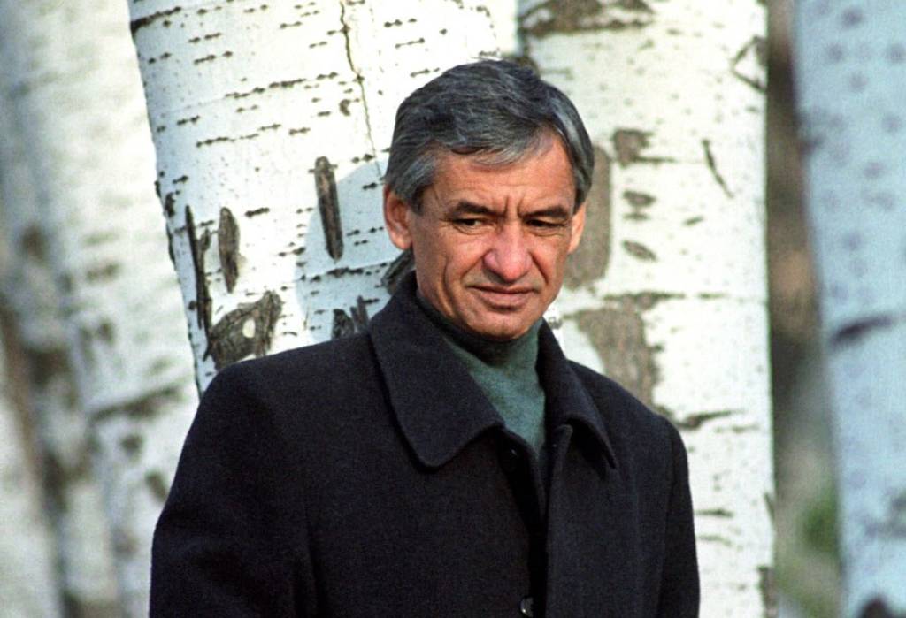 Куй-қўшиқ бўлиб дилларда яшаётган сўзлар ижодкори...