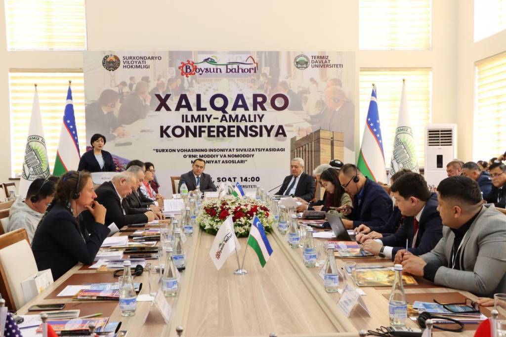 Jinsiy porno gigantlar old tomondan ayollar hojatxonasi