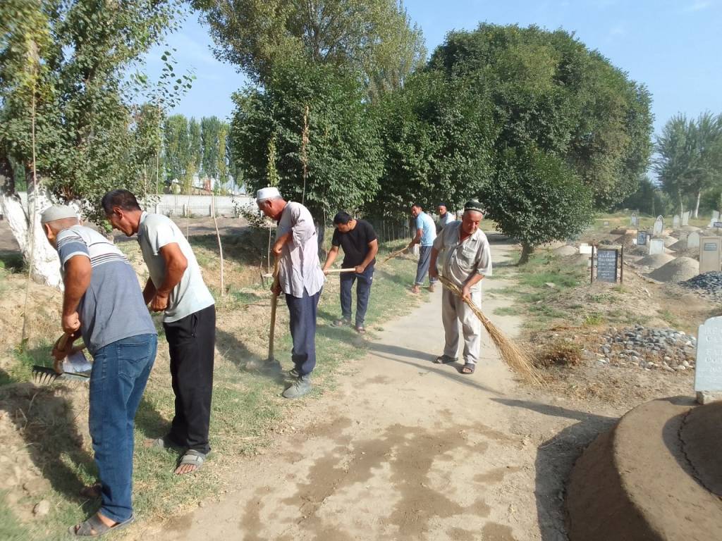 Yalangoch mushuk surati bilan gimnastikachi