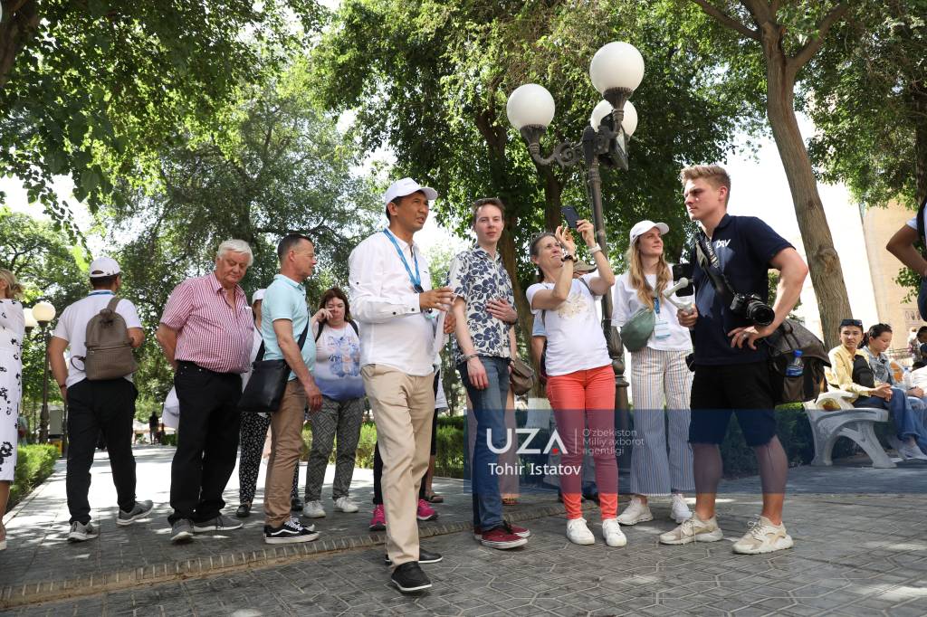 Yigitni sikayotgan qiz porno surat