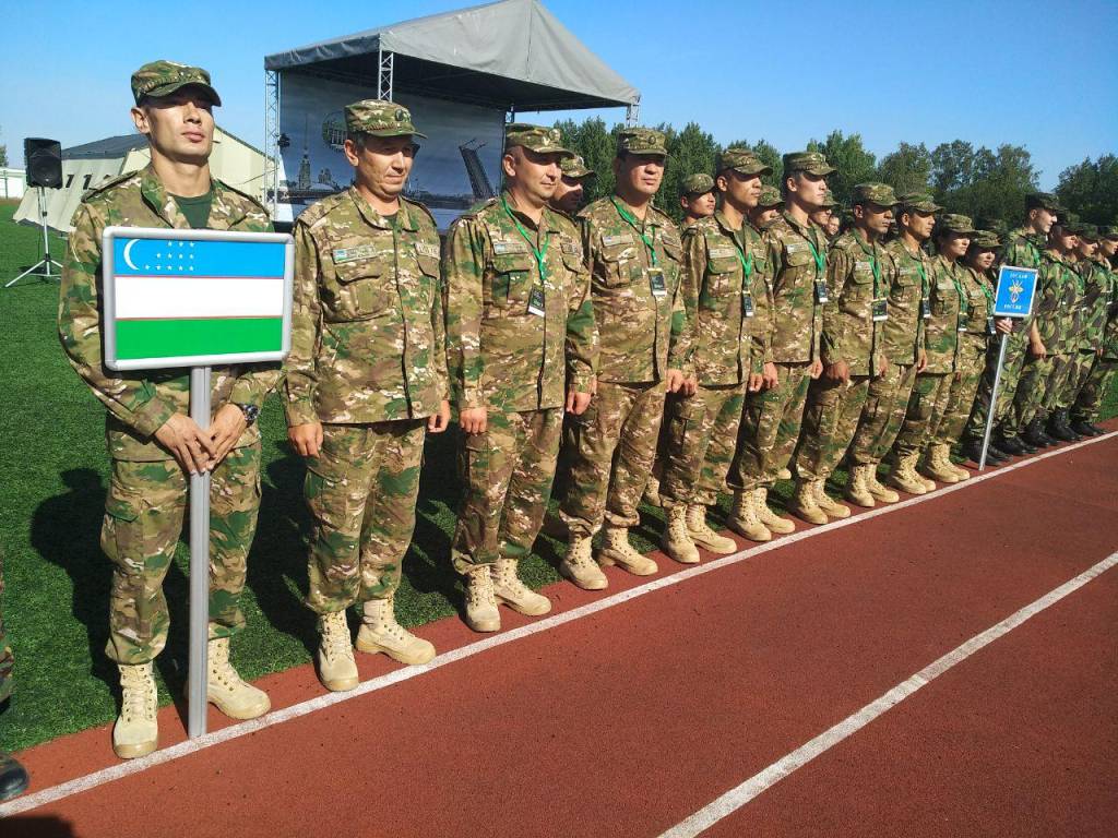 Jinsiy aloqa jabduqlar ishqalanish Yosh cheklovlarisiz sikishayotgan jojalar videolarini tomosha qiling.