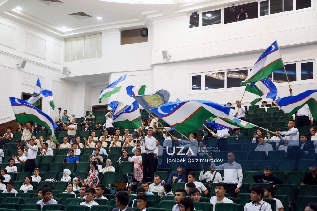 Қуролли Кучлари Марказий ашула ва рақс ансамбли Термизда (видео)