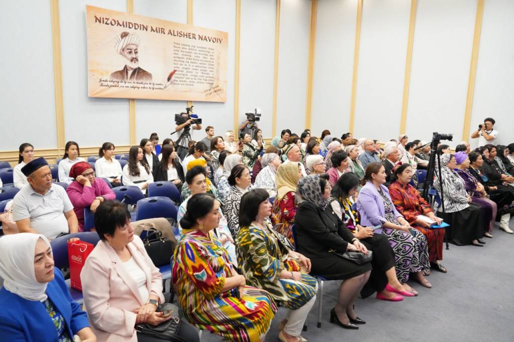 Oylik videolarda Voyaga etgan ayollarning rus laneti