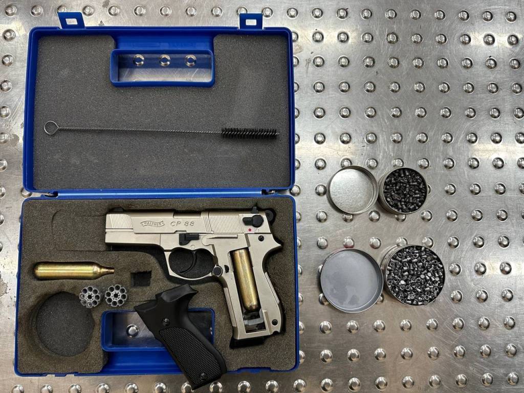 O‘zbekistonga noqonuniy qurol olib kirmoqchi bo‘lgan shaxs ushlandi