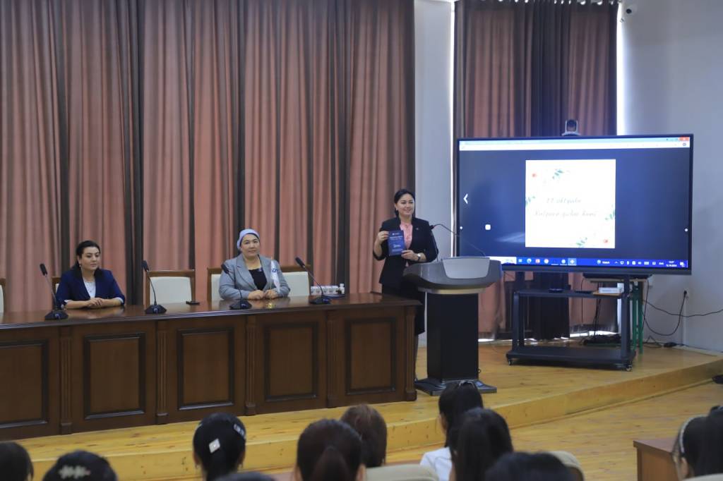 Rus onlayn uchlik jinsiy aloqa