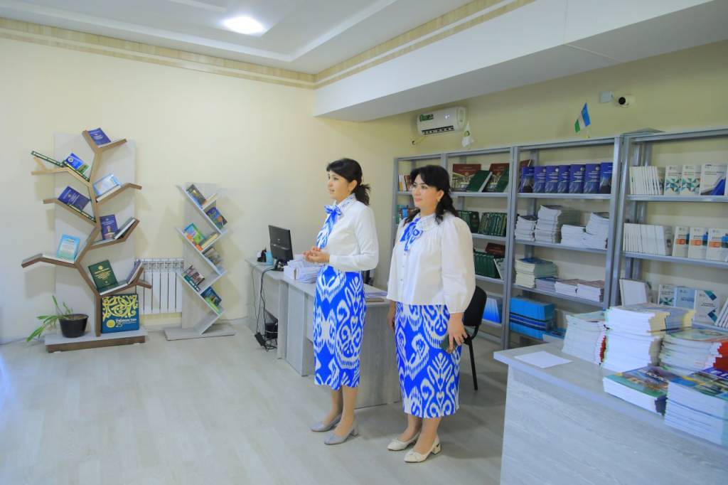 Sud xodimlari diktant yozdi