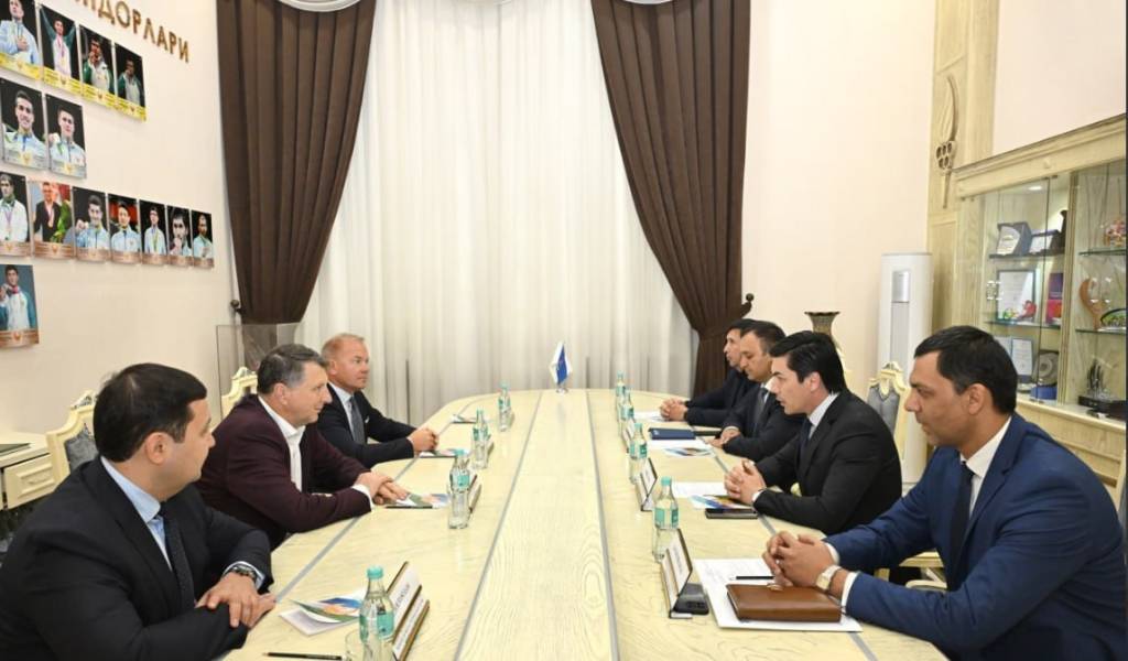 拉脱维亚前总统在乌兹别克斯坦