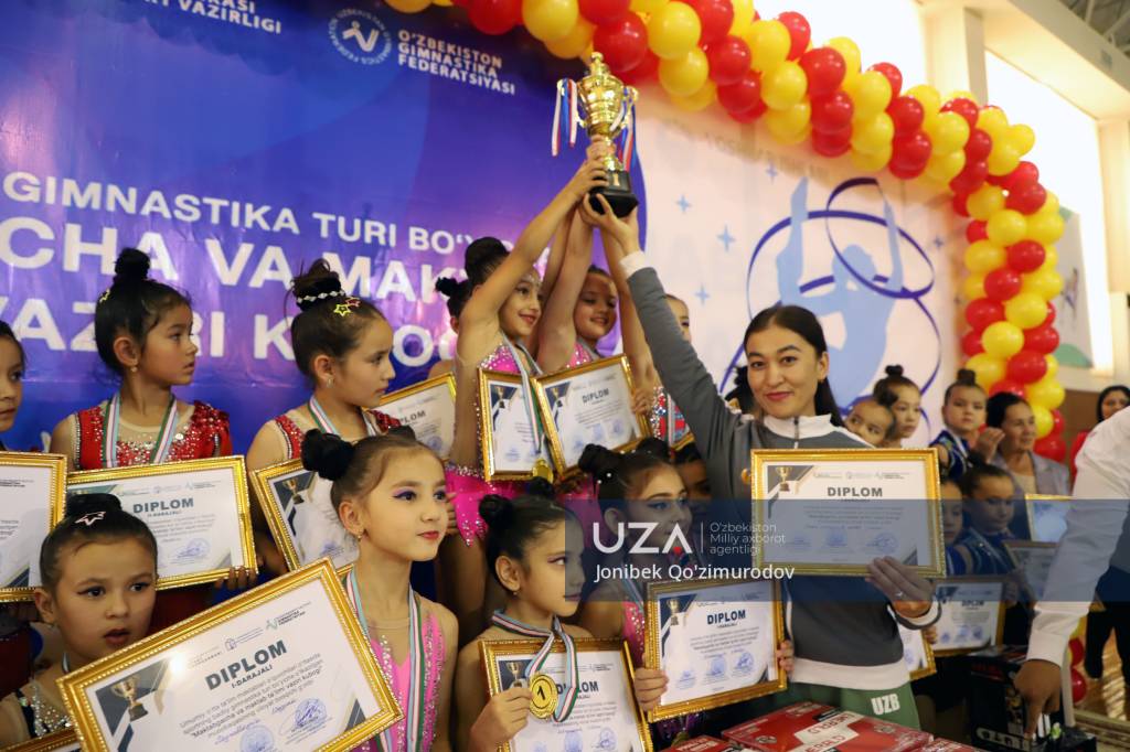 Gimnastikachilar uyda surat