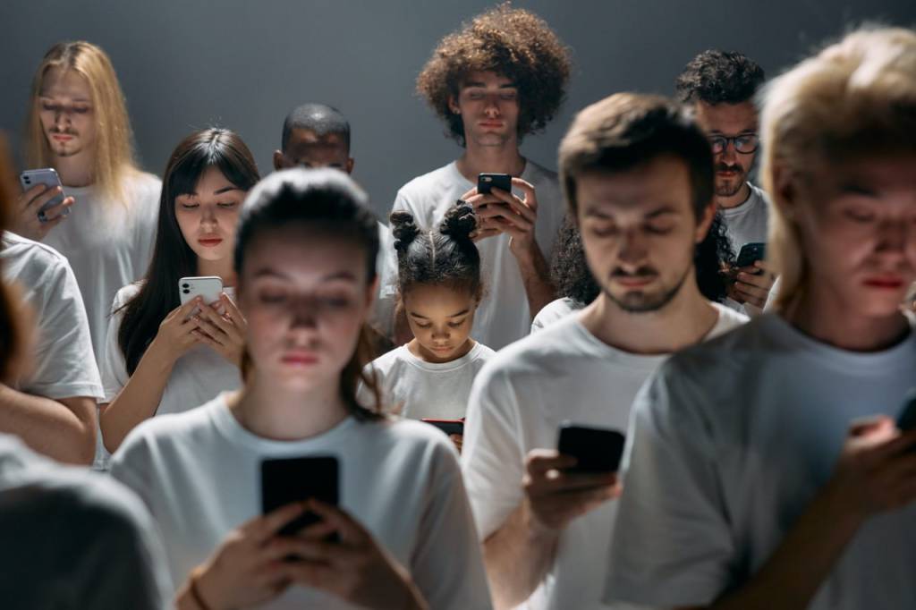 Ижтимоий тармоқларга психологик ўчлик кашанданинг сигаретага мойиллигидан кам эмас