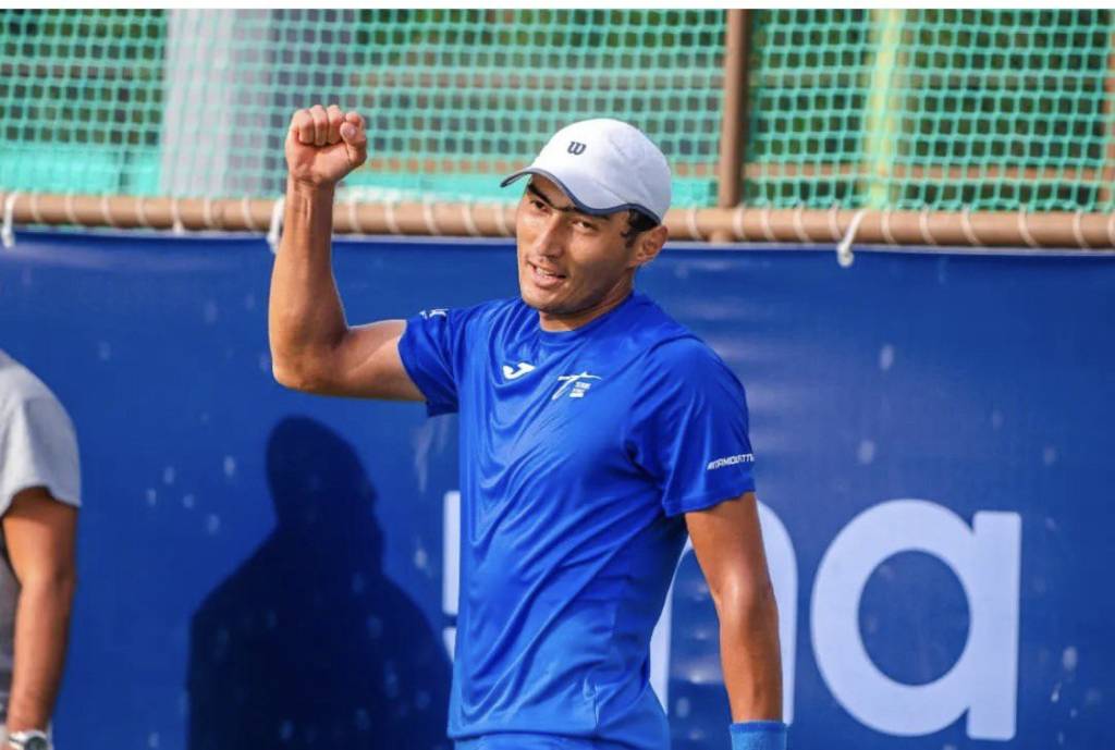 胡马云·苏丹诺夫将前往球场争夺决赛席位