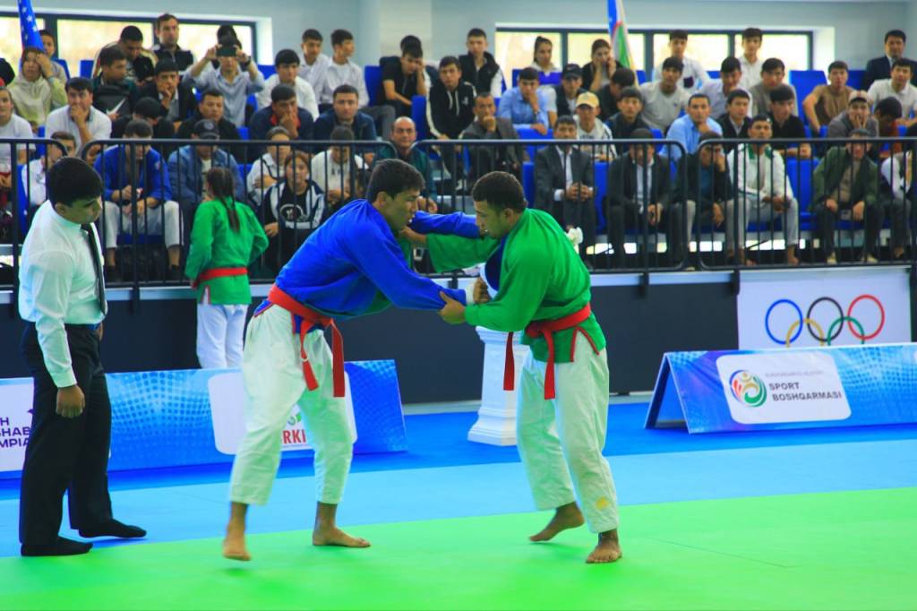 Bayroqdan jilo olgan kurash yaktagi