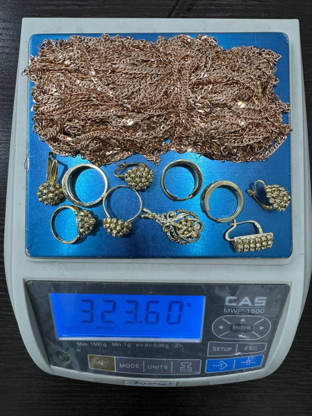 Tatuirovkali yalangoch qizlarning fotosuratlari