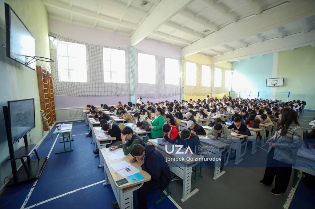 O‘quvchilar navbatdagi bilimlar sinovida bahslashmoqda (video)