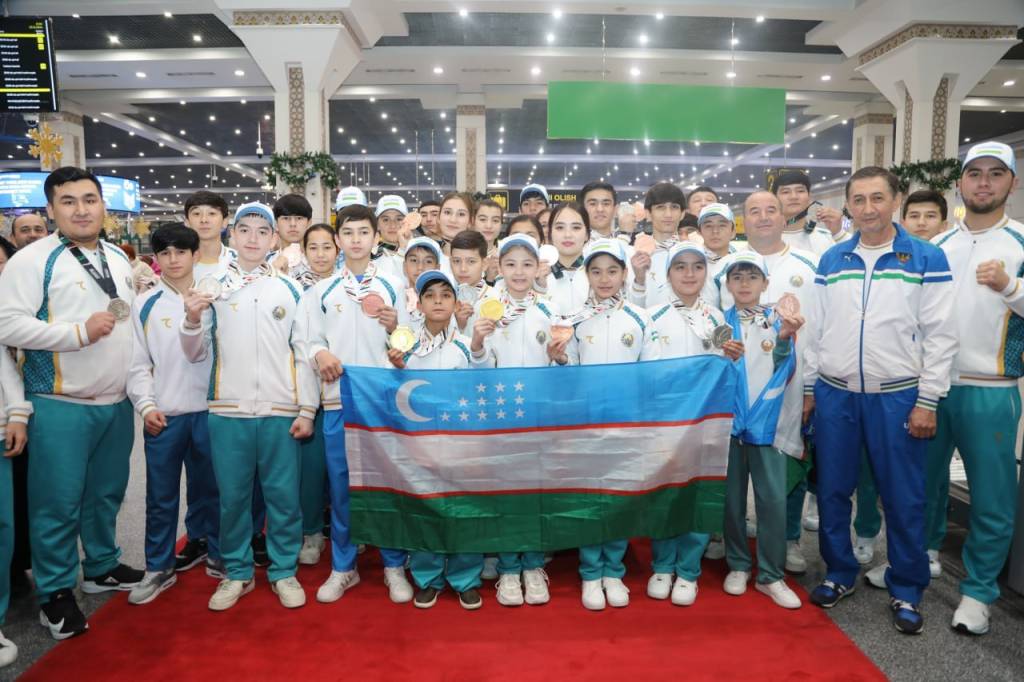 在阿布扎比获胜的运动员受到隆重欢迎