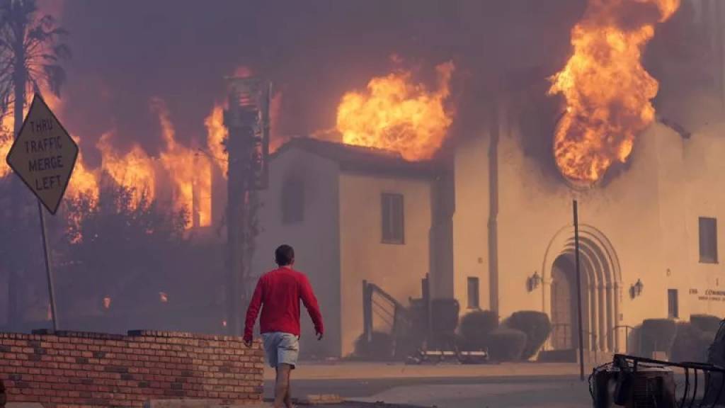 加拿大正在帮助美国扑灭火灾