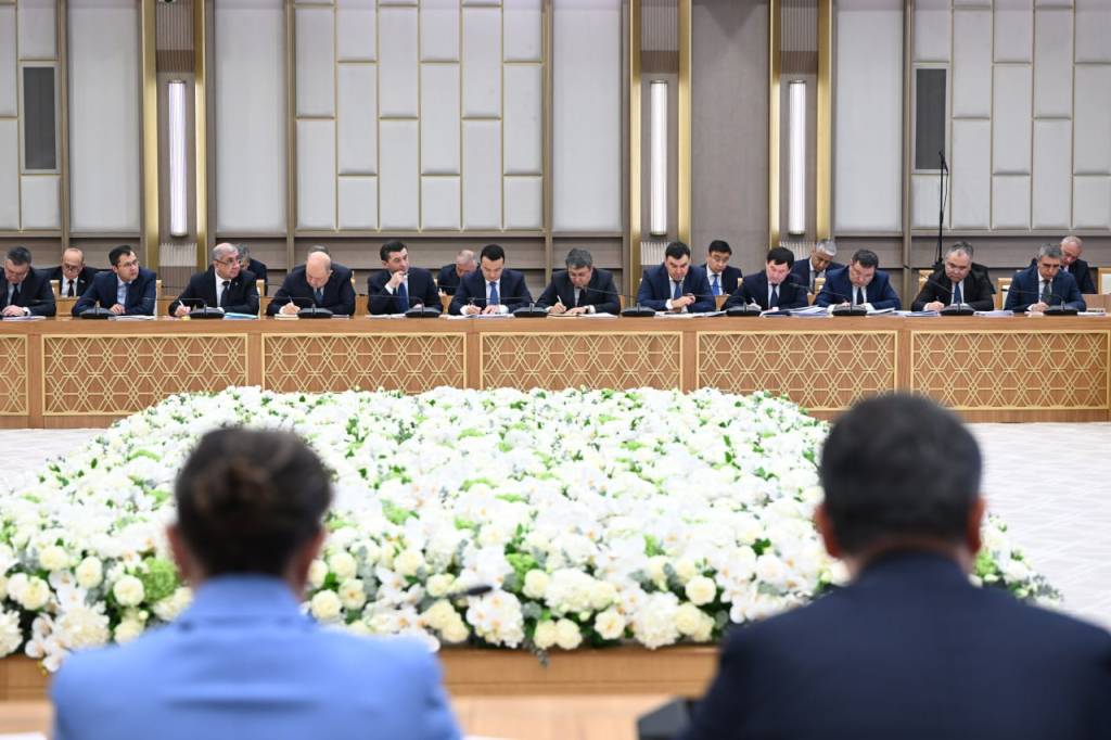 Айрим вазирликларининг инвестиция ва грант олиб келиши бор имкониятларга мутлақо мос эмаслиги кўрсатиб ўтилди